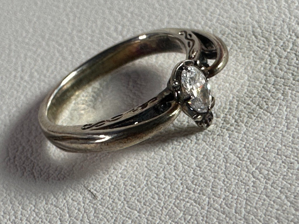 PREOWNED Twisted Wonderland  Octavinelle Silver Ring  THE KISS Size 5
