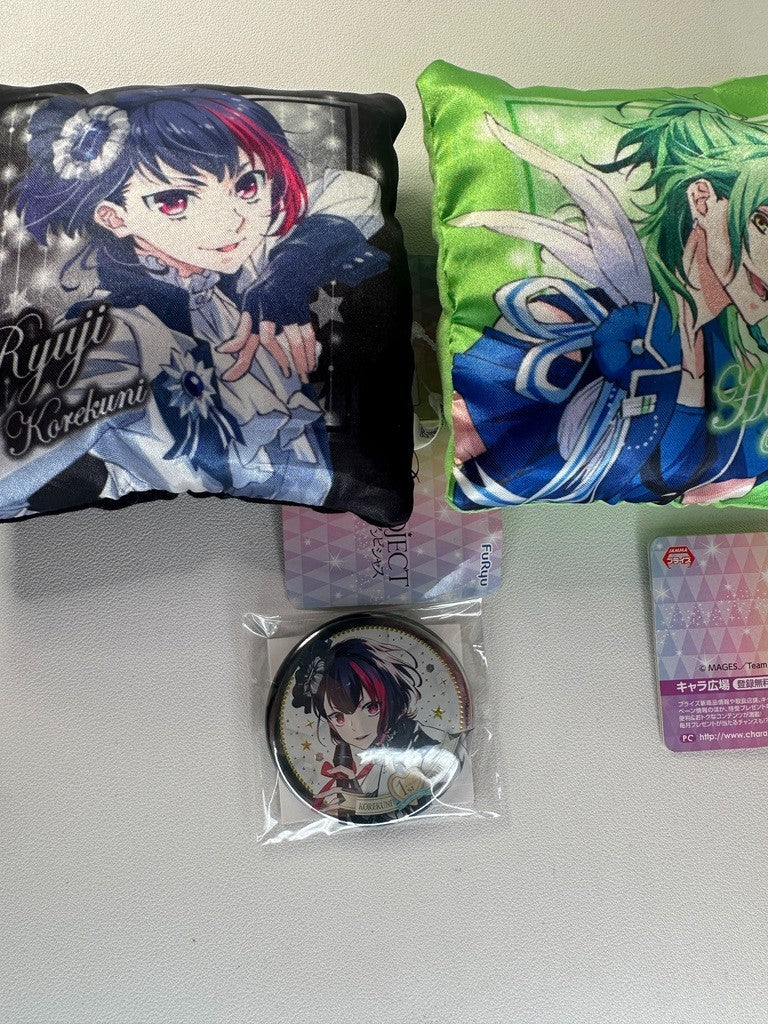 B-project Invincible Dangerous Heart Pillow Can Badge Set