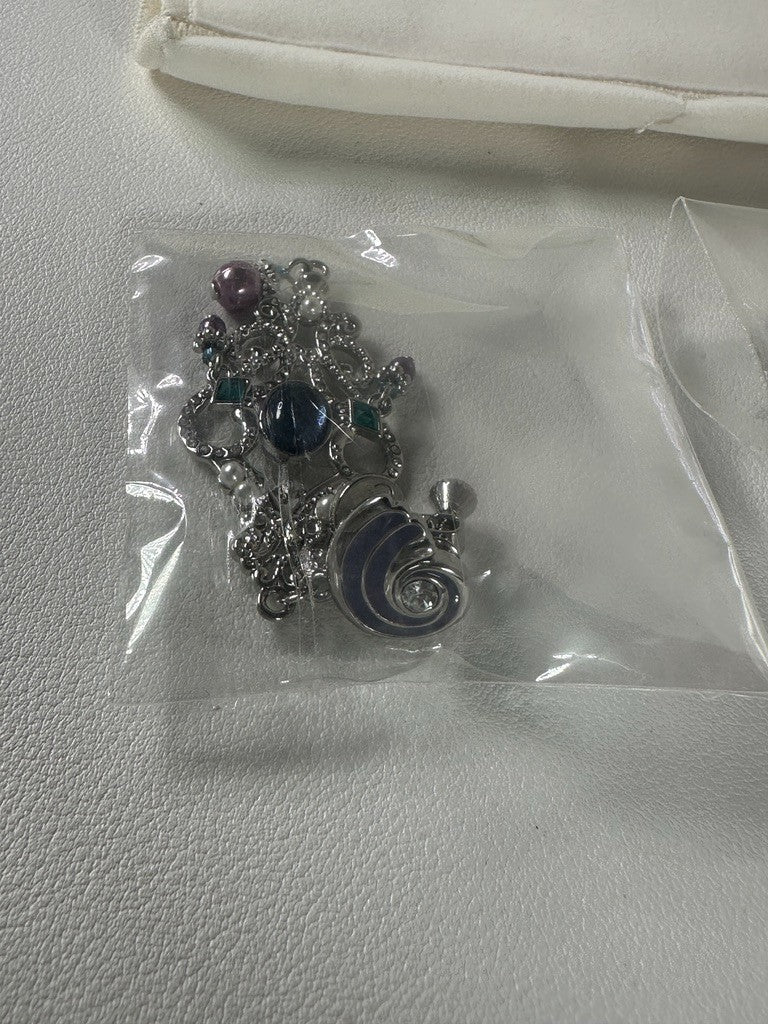Twisted Wonderland Mayla Emblem Iconique Dangle Earrings Octavinelle Azul Floyd