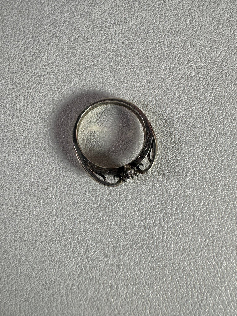 PREOWNED Twisted Wonderland  Octavinelle Silver Ring  THE KISS Size 5