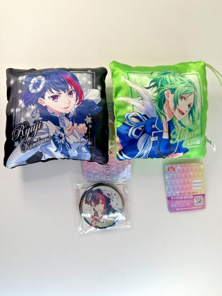B-project Invincible Dangerous Heart Pillow Can Badge Set